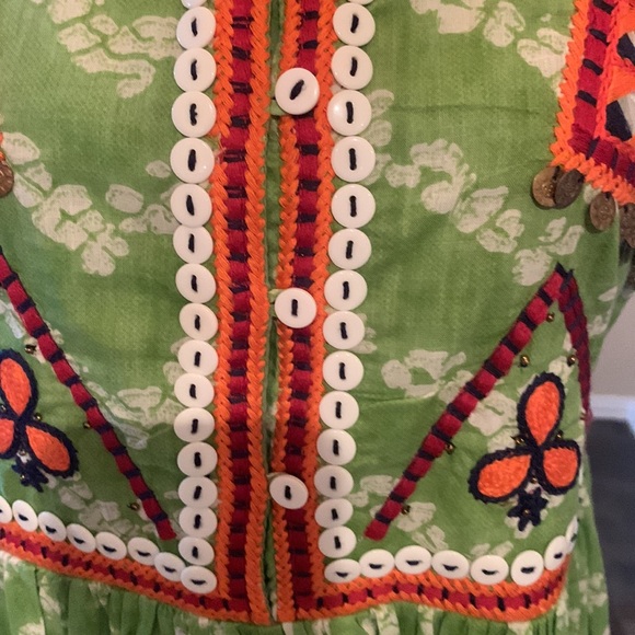 Adorable green & white print shirt with peplum with orange & reds Button accents - Picture 3 of 5